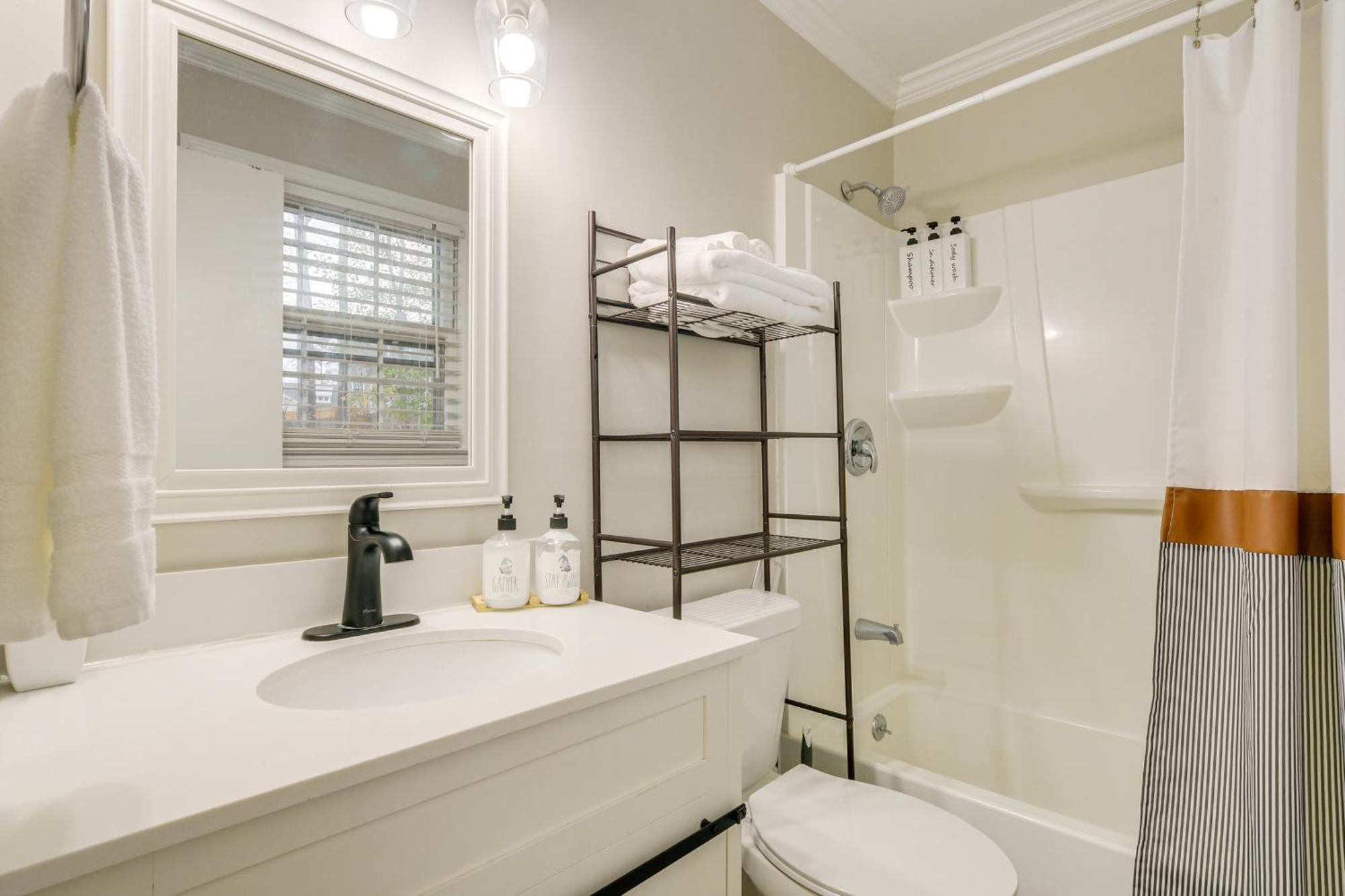 Serene Family Home With Deck In Knightdale! Eksteriør billede